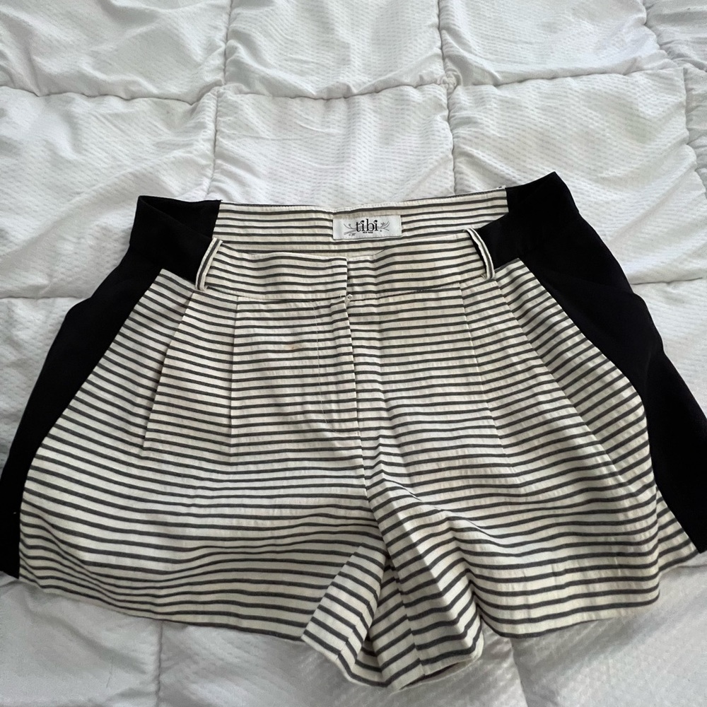 Tibi short
